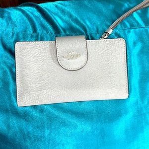 NWOT Coach phone wristlet/wallet